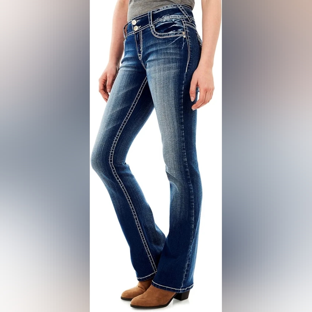 Mid-Rise Bootcut Wallflower Jeans